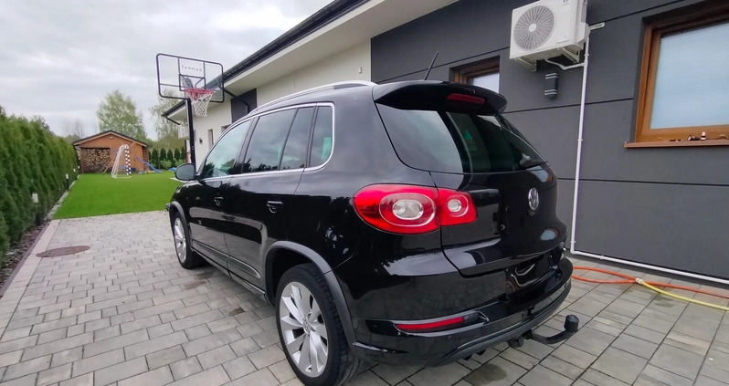 Volkswagen Tiguan cena 41800 przebieg: 208000, rok produkcji 2011 z Siedlce małe 277